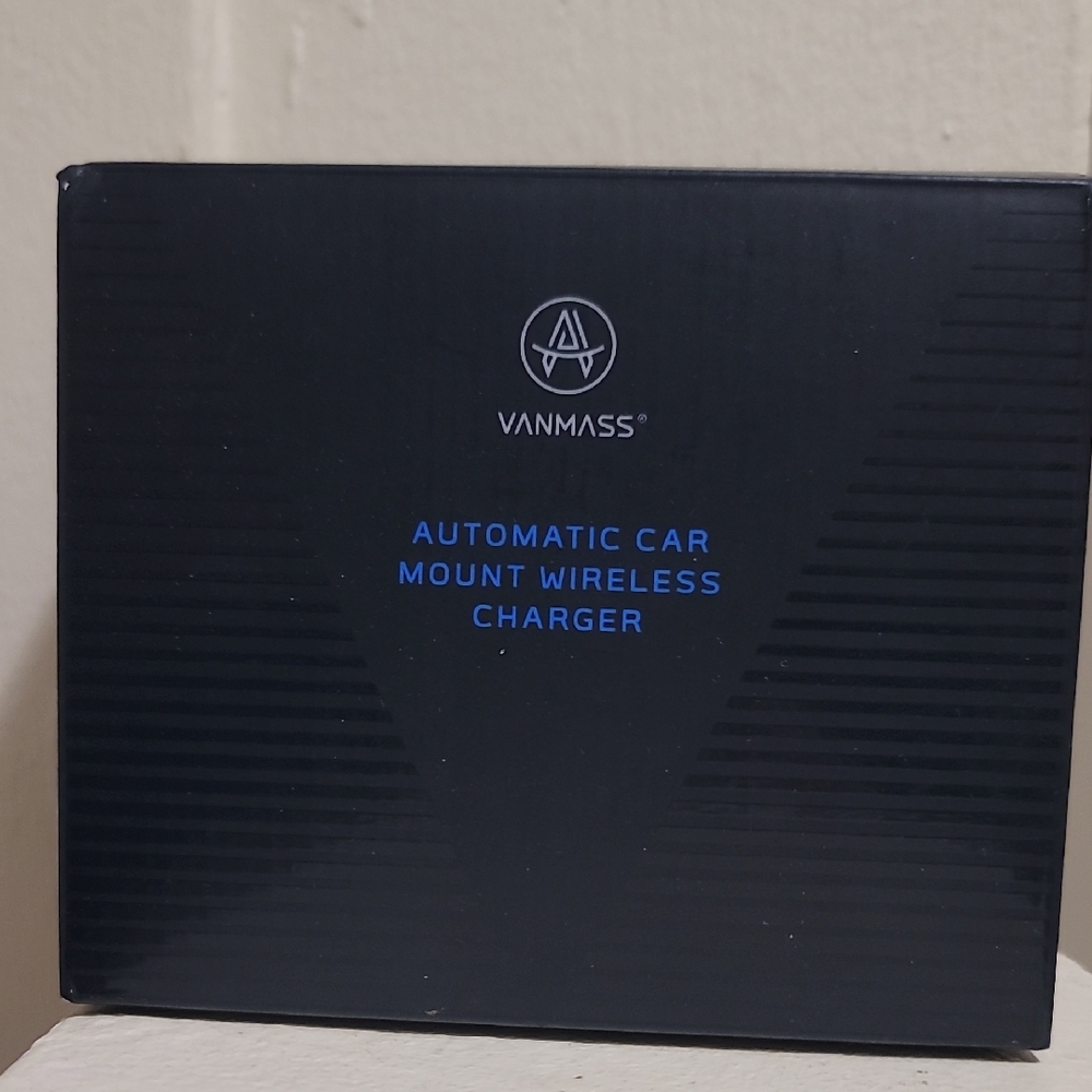 VANMASS Black Automatic Car Mount Wireless Charger. (New unopened )
